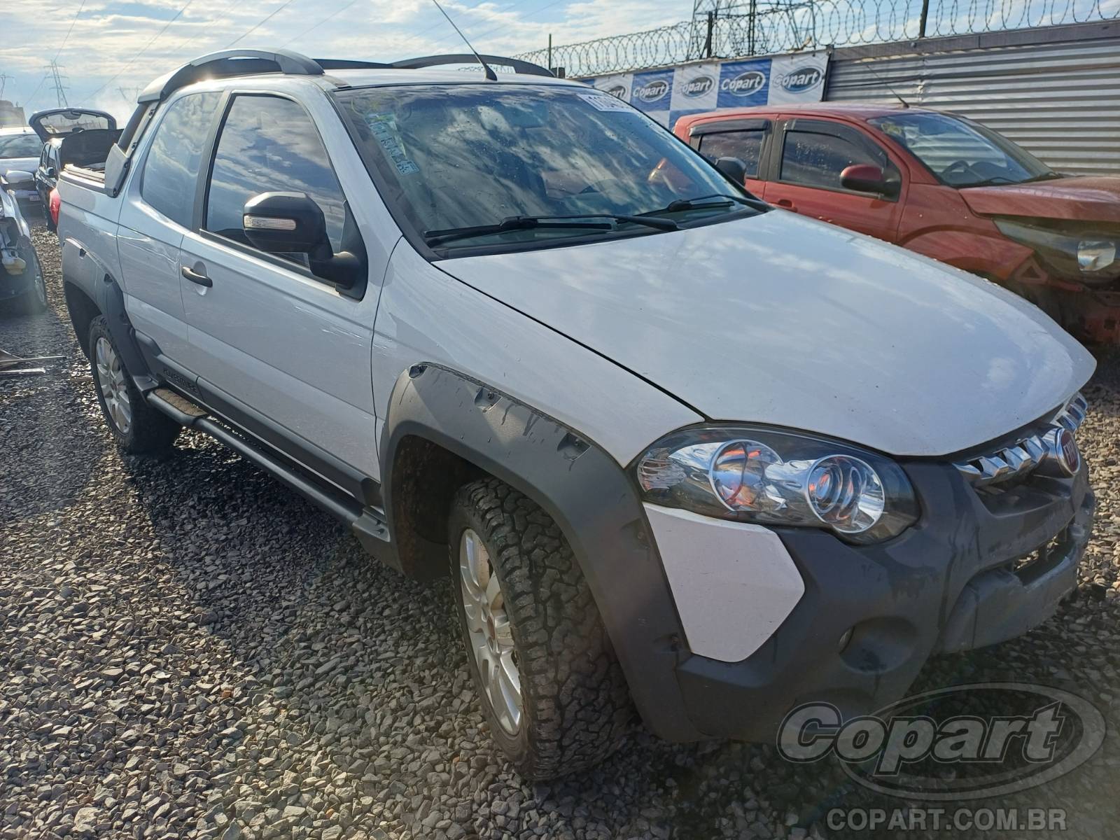 Veículo Fiat Strada Fiat Strada CD Adventure 1.8 Flex 2014 2014 em leilão
