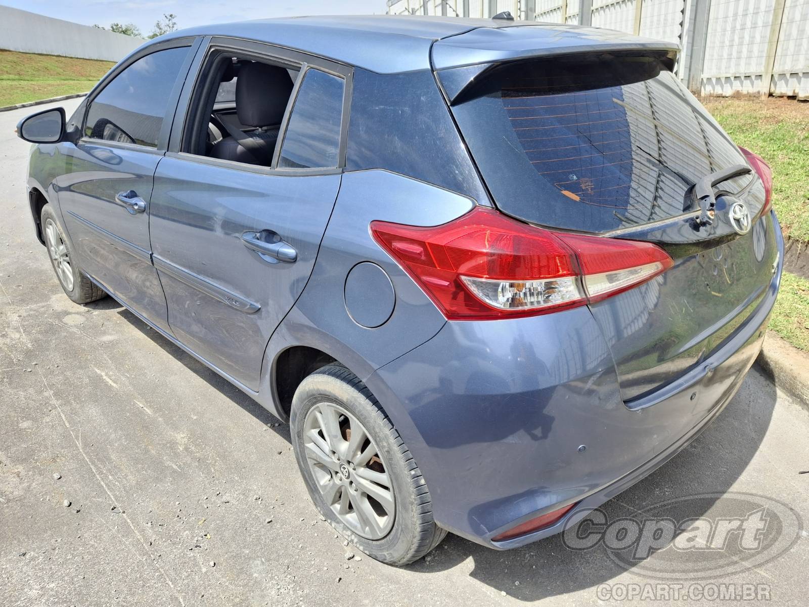 Foto 3: 2022 TOYOTA YARIS