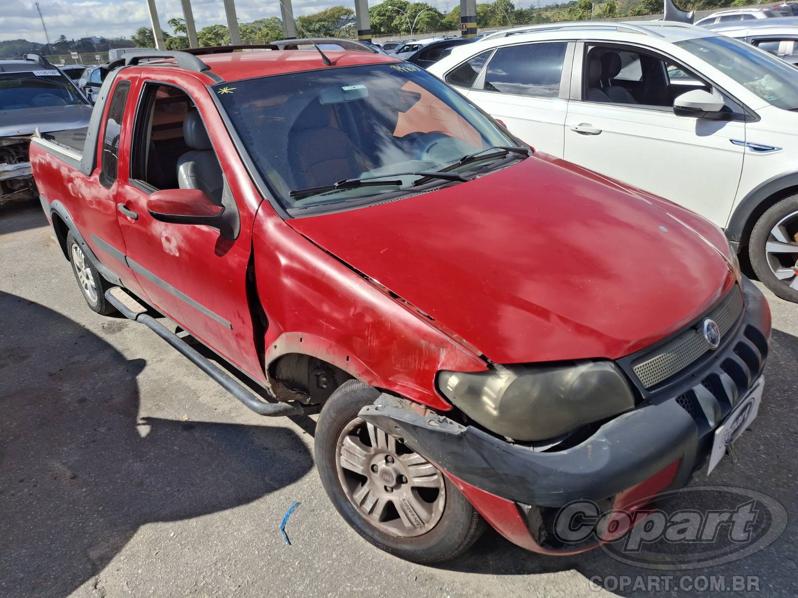 Fiat Strada 2008 em leilão