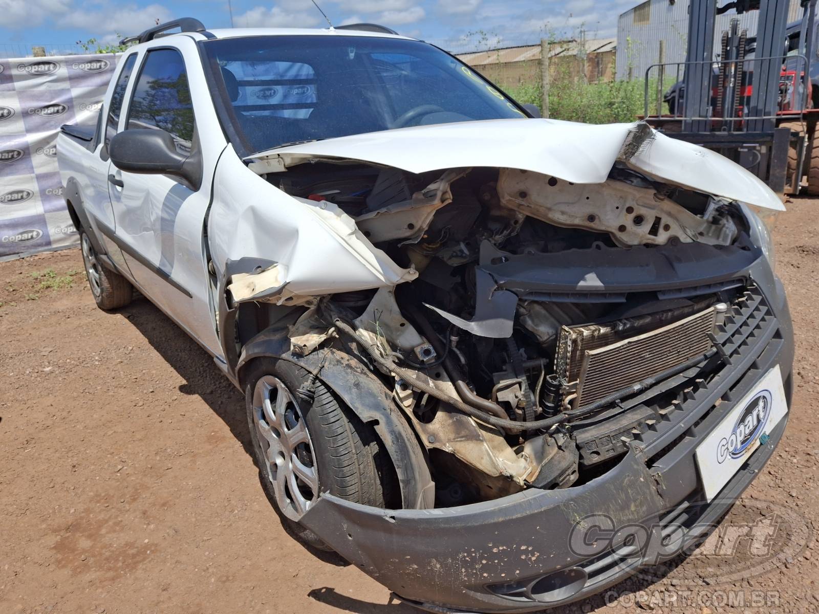 Veículo Fiat Strada Fiat Strada CE Working 1.4 2013 Colisão Média Monta 2013 em leilão
