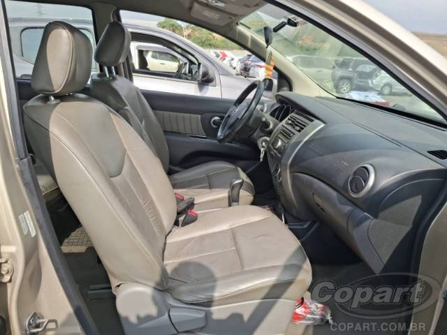 2010 NISSAN GRAND LIVINA 
