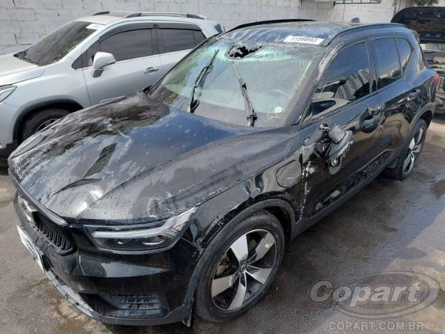 2022 VOLVO XC40 