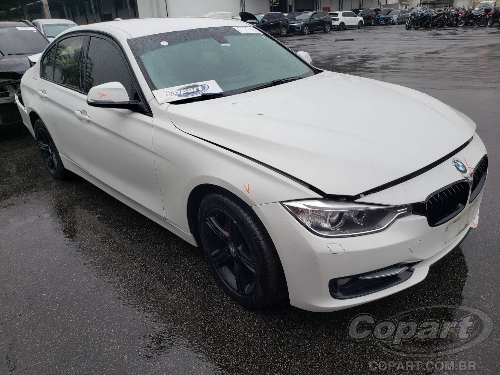 Veículo BMW Série 3 BMW Série 3 320i 2.0 16V Twin Turbo 2014 Médio Dano 2014 em leilão