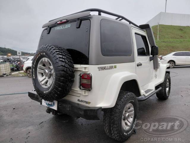 2013 TROLLER T4 