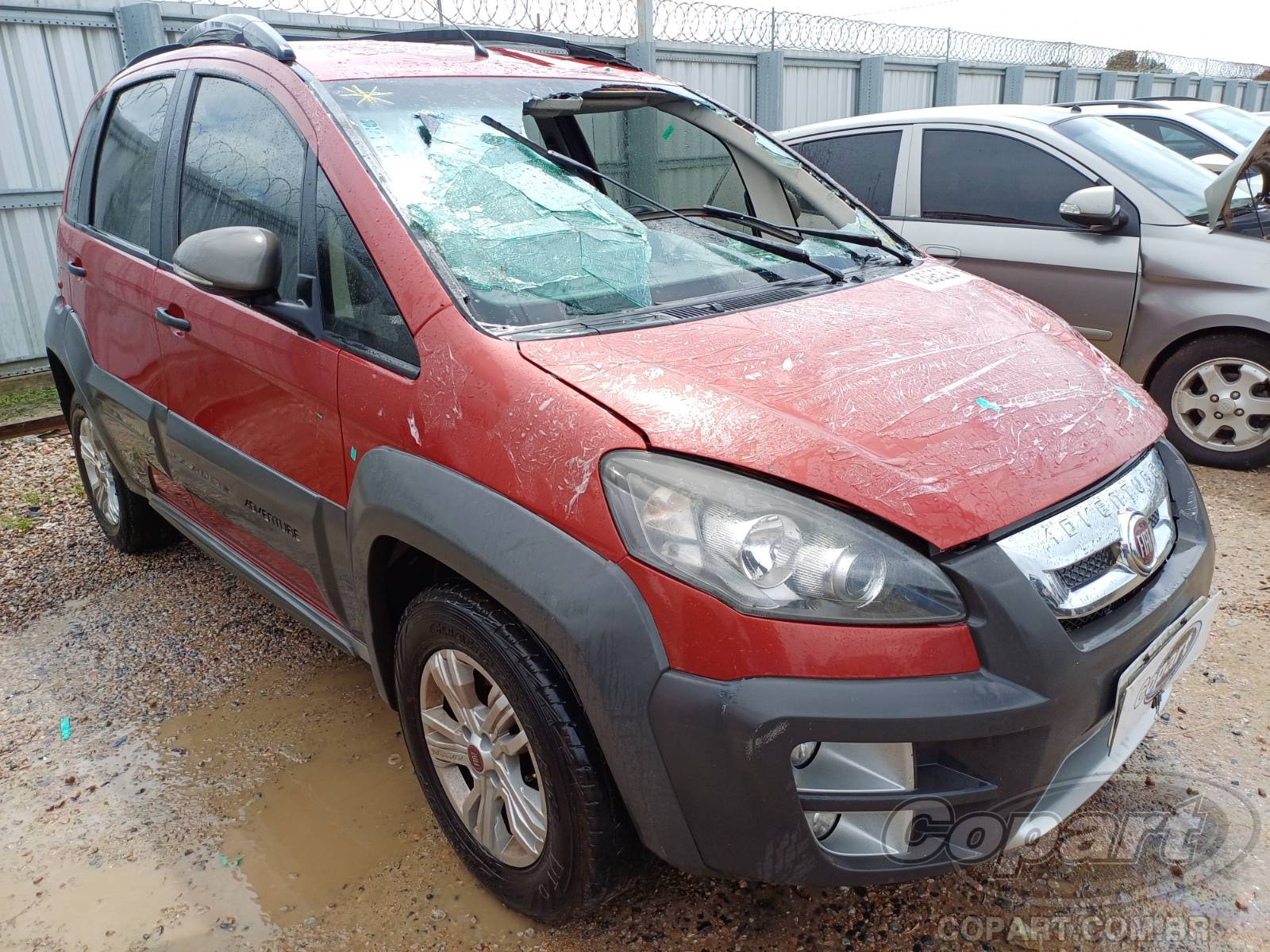 Veículo Fiat Idea Fiat Idea Adventure 1.8 16V E.Torq 2015 Colisão Frontal 2015 em leilão