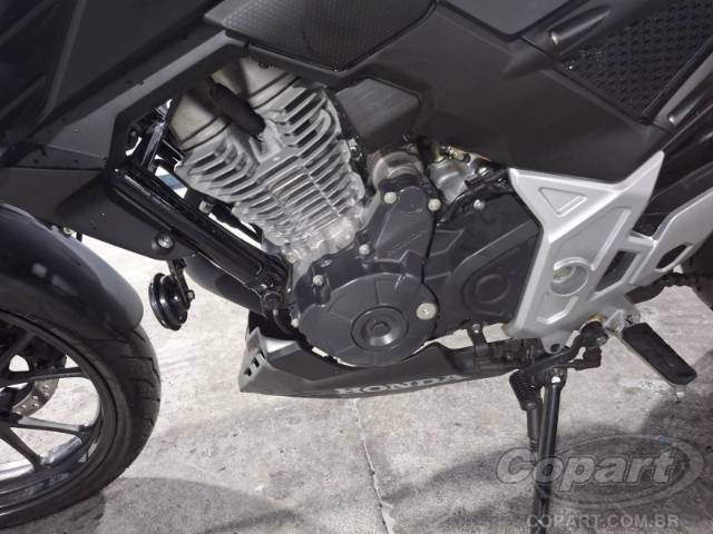 2026 HONDA CB 300F 