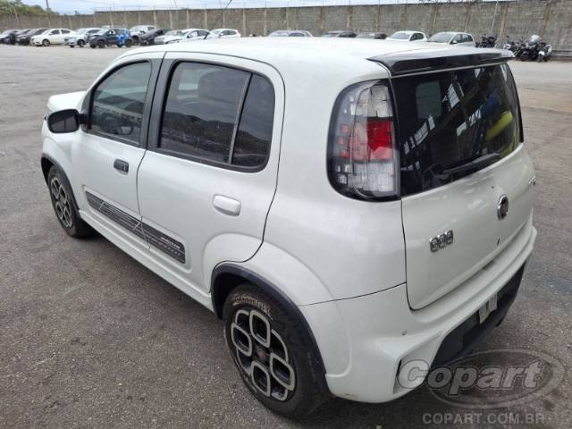 2015 FIAT UNO 