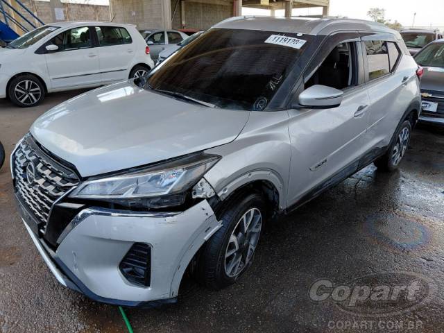 2024 NISSAN KICKS 