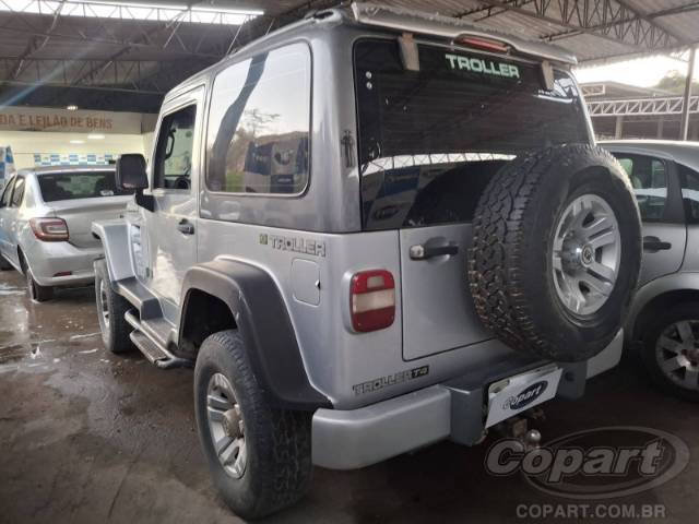 2013 TROLLER T4 