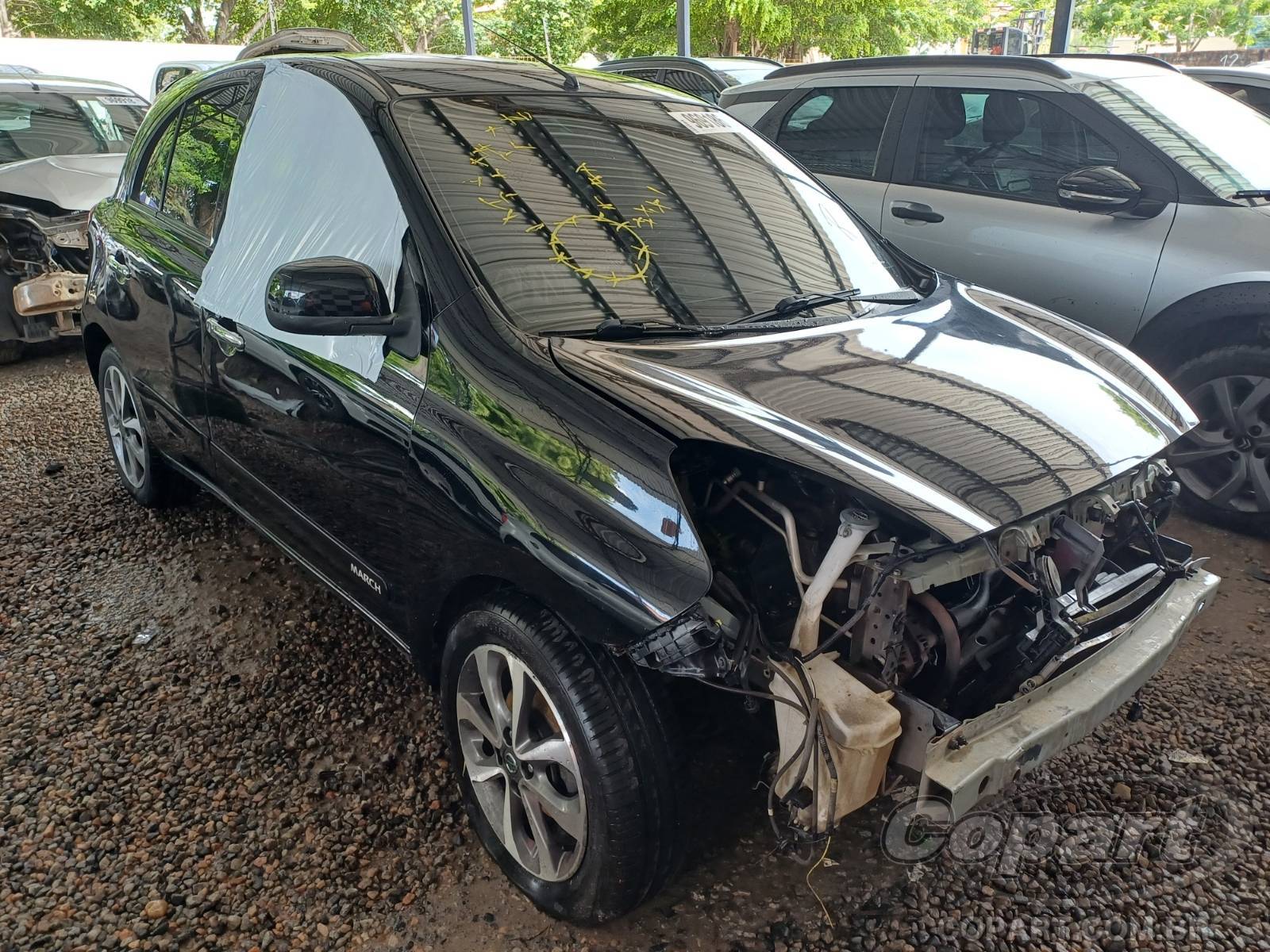 Nissan March SL 1.6 16V 2015 Colisão Média Monta