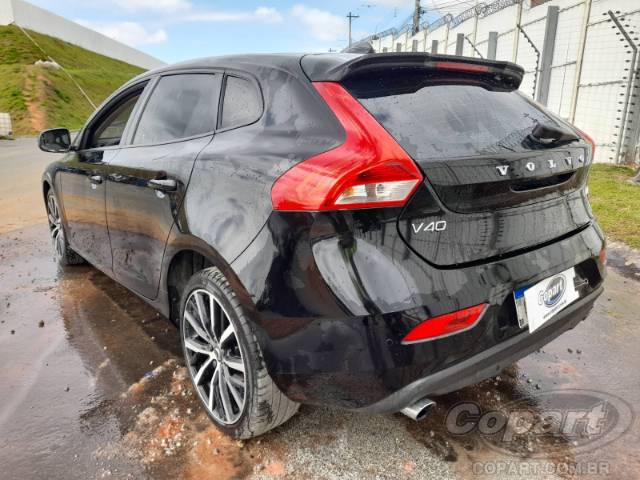 2019 VOLVO V40 