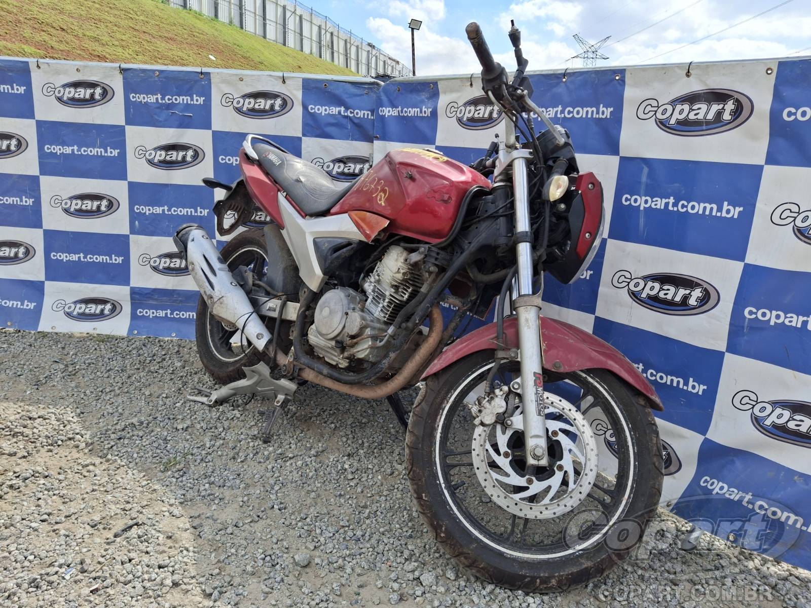 Veículo YAMAHA Fazer Yamaha Fazer YS 250 2013 Pequena Monta 2013 em leilão