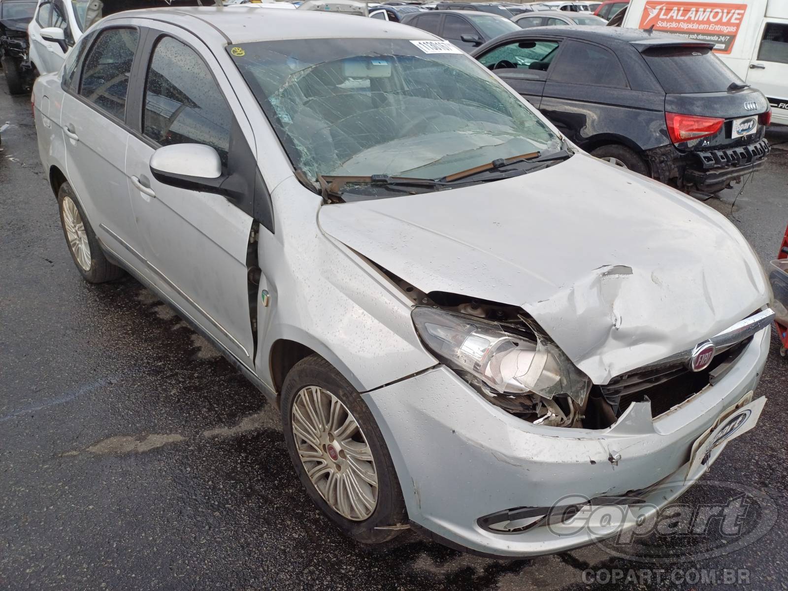 Fiat Grand Siena Essence 1.6 16V E.torQ 2015 Colisão