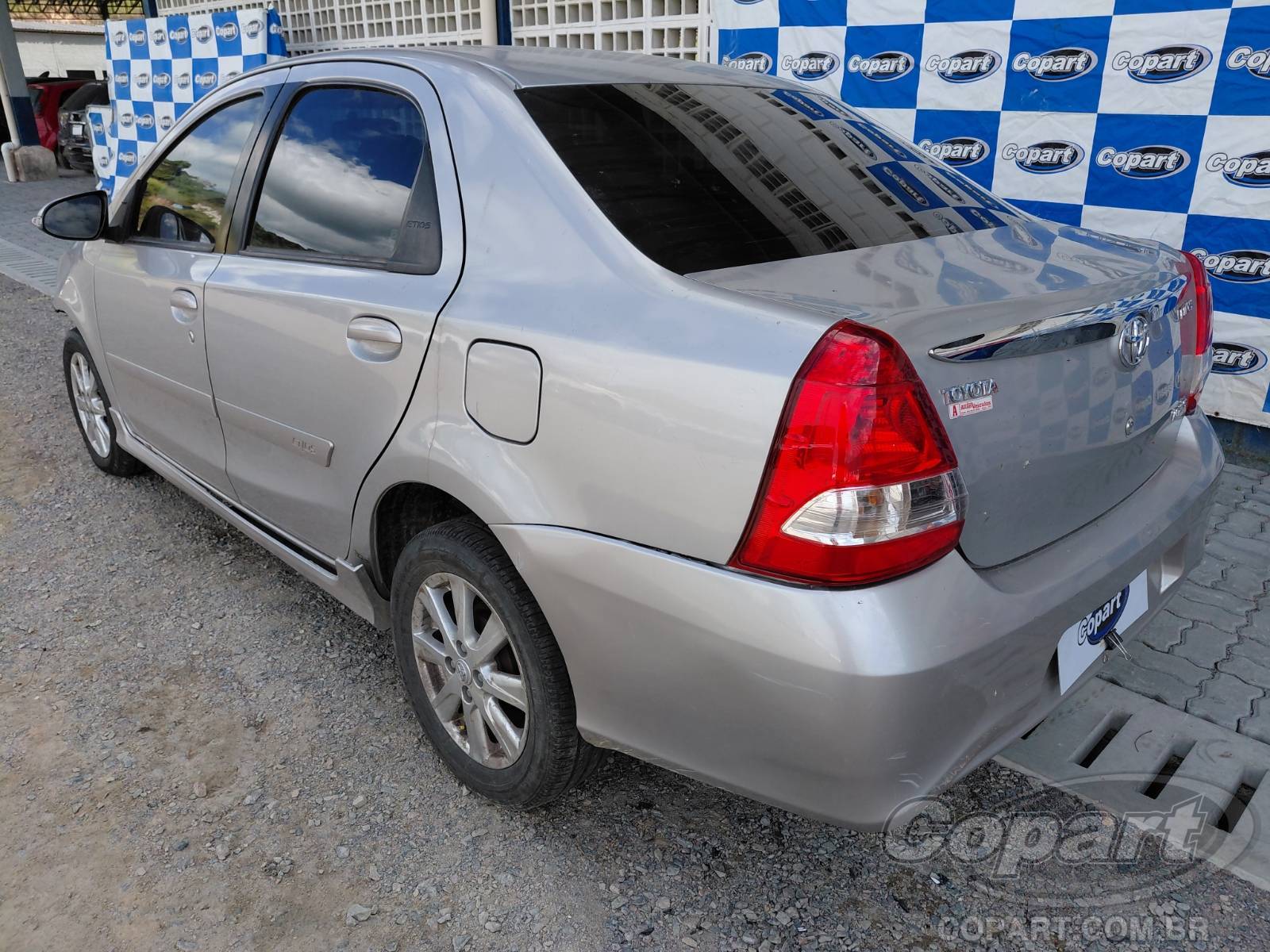 2018 TOYOTA ETIOS SEDA — foto 3 de 11