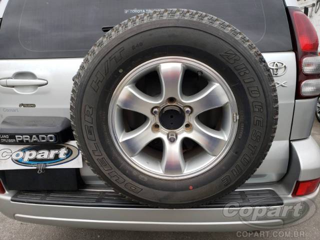 2006 TOYOTA LAND CRUISER 