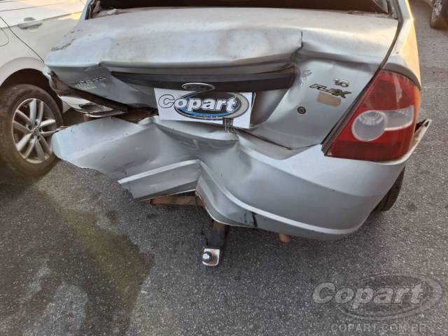 2006 FORD FIESTA SEDAN 
