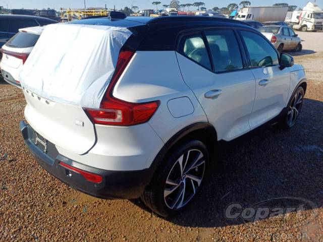 2021 VOLVO XC40 