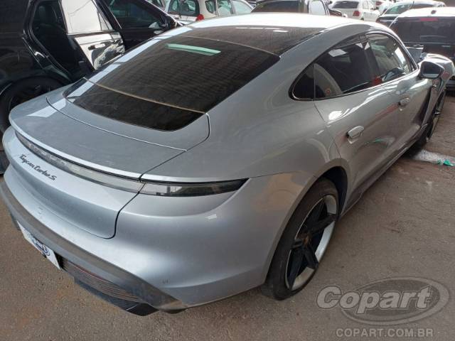 2021 PORSCHE TAYCAN 
