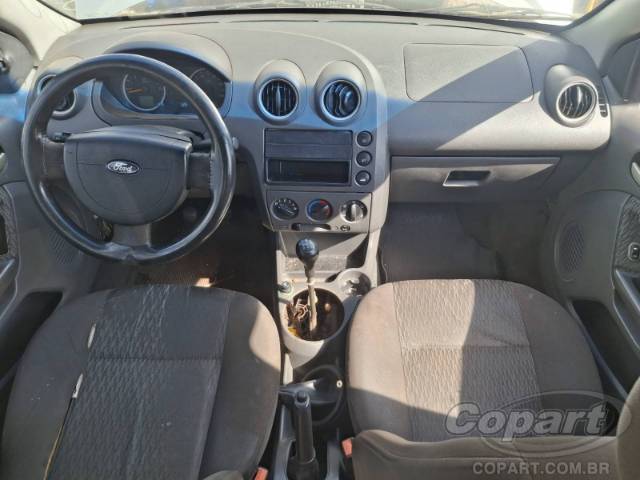 2005 FORD FIESTA SEDAN 