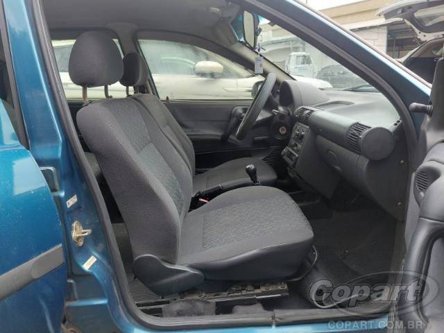 2002 CHEVROLET CORSA SEDAN 