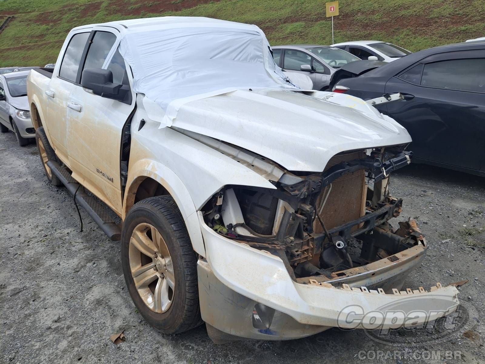 RAM 1500 Classic Laramie 5.7 V8 HEMI 2023 Colisão Média Monta