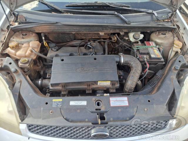 2005 FORD FIESTA SEDAN 