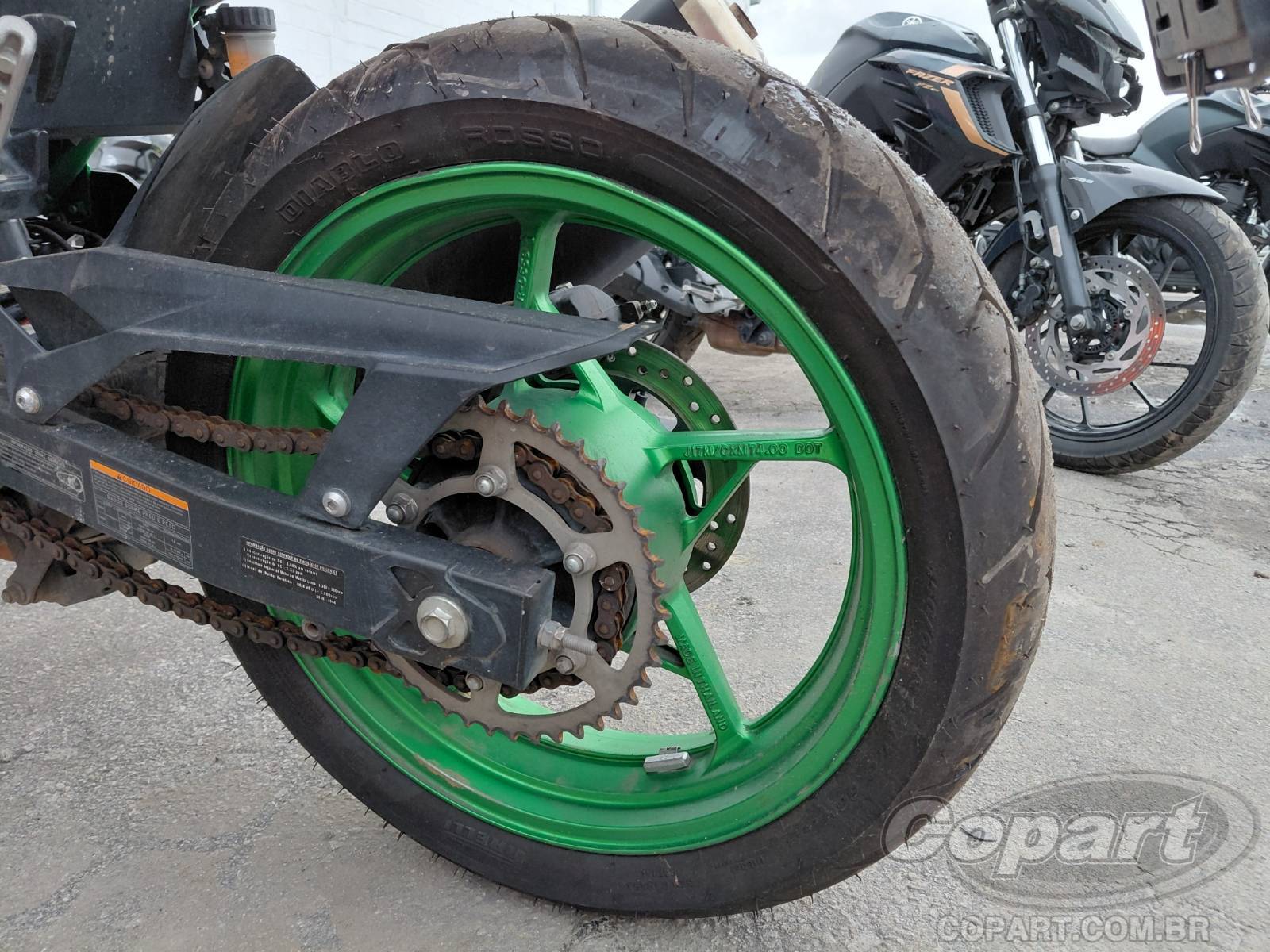 Foto 7 de 10: 2025 KAWASAKI Z500
