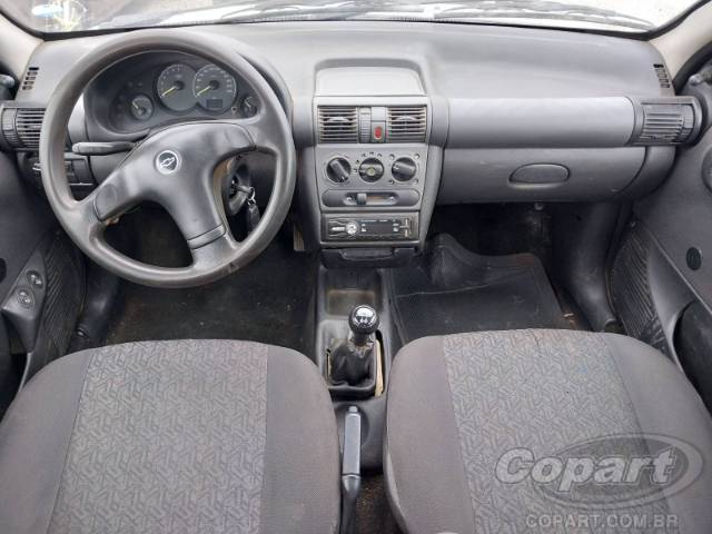 2004 CHEVROLET CORSA SEDAN 