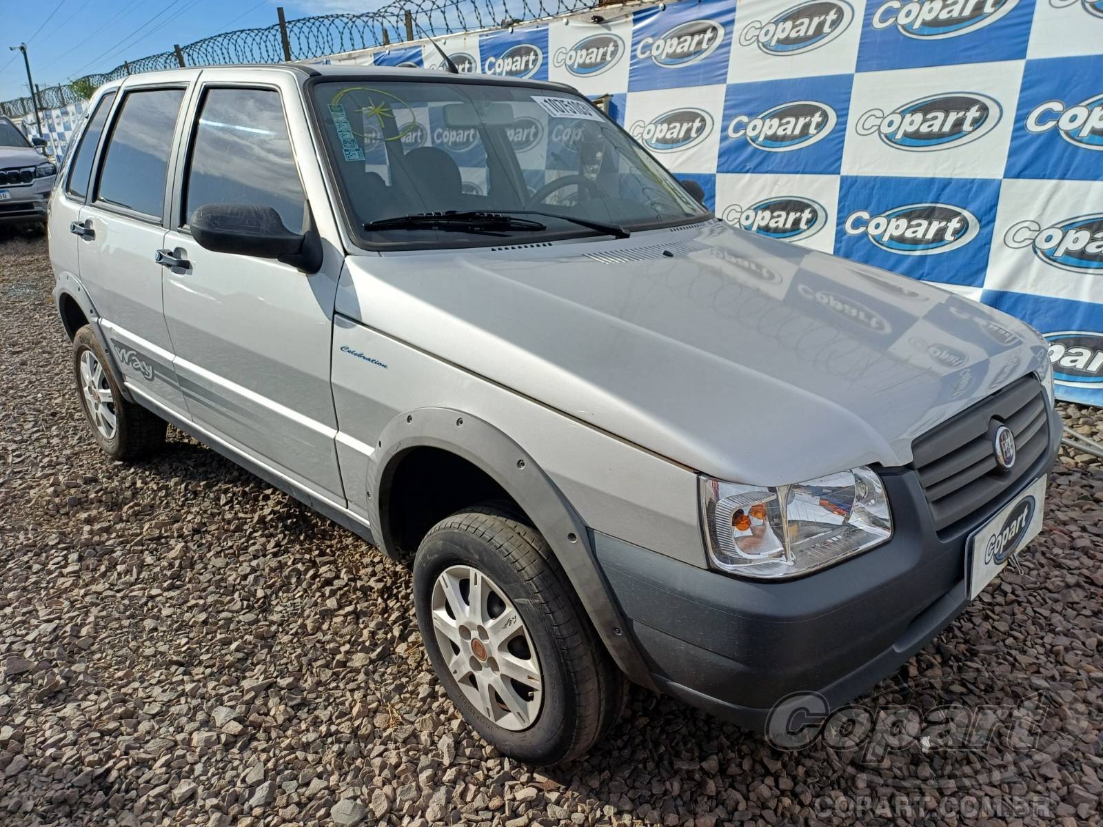 Veículo Fiat Uno FIAT UNO 2011 Granizo | IPVA Quitado 2011 em leilão