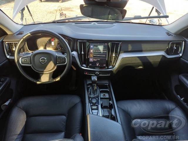 2020 VOLVO V60 