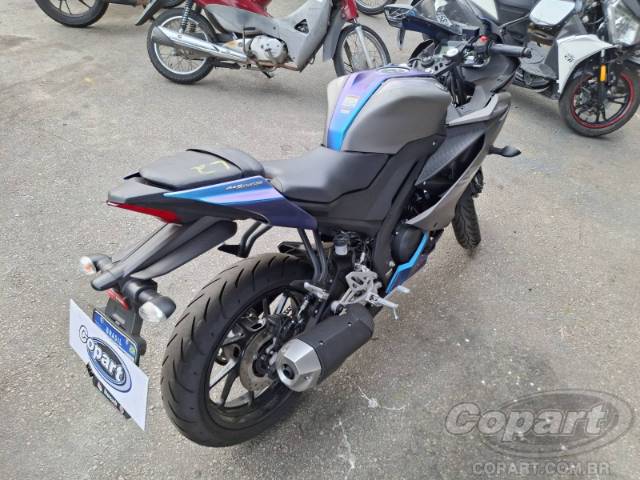 2025 YAMAHA YZF R15 