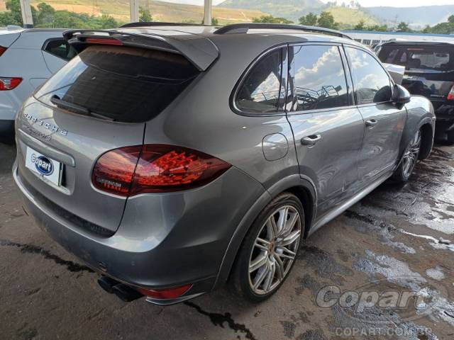 2014 PORSCHE CAYENNE 