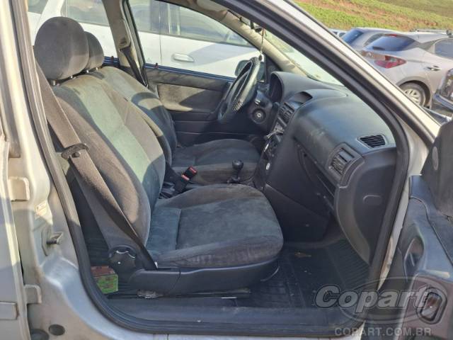 2001 CHEVROLET ASTRA SEDAN 
