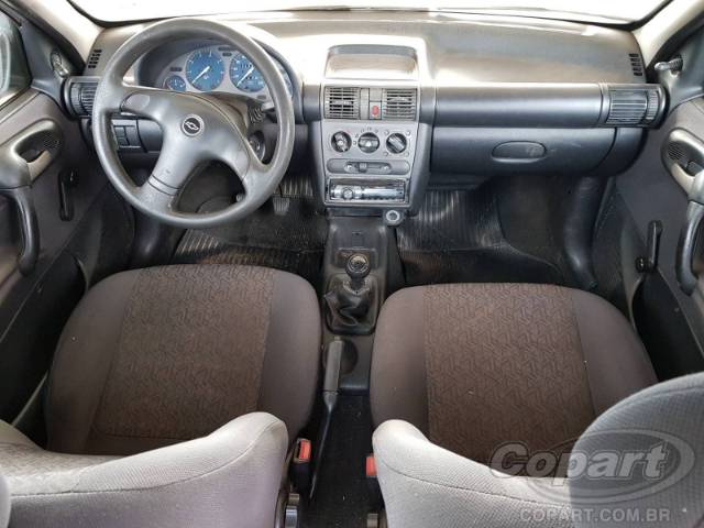 2004 CHEVROLET CORSA SEDAN 