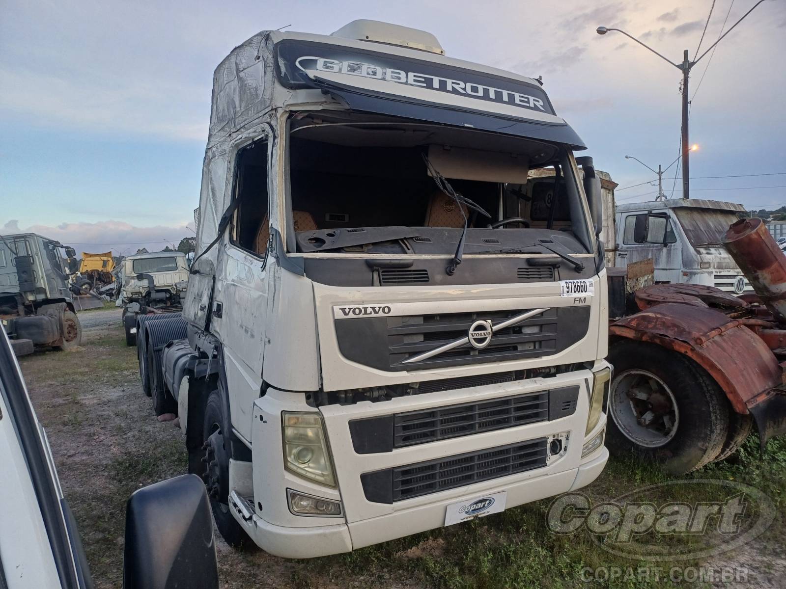 Volvo FM 370 T 2011 Caminhão Médio Monta Colisão