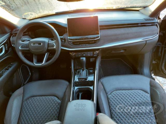 2025 JEEP COMMANDER 