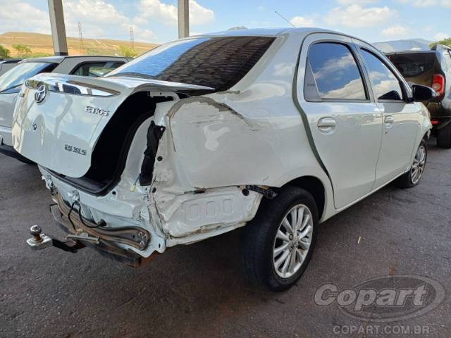 2015 TOYOTA ETIOS SEDA 