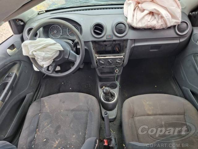 2015 VOLKSWAGEN VOYAGE 