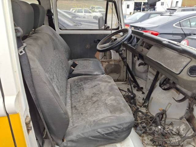 2011 VOLKSWAGEN KOMBI 