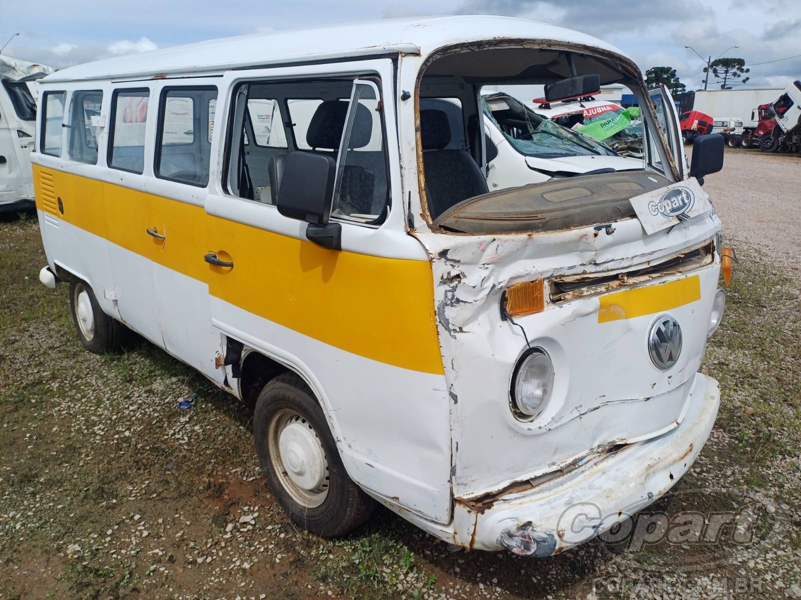 Veículo VOLKSWAGEN Kombi Volkswagen Kombi Standard 1.6 1996 Colisão Média Monta 1996 em leilão