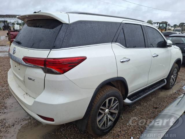 2017 TOYOTA HILUX SW4 