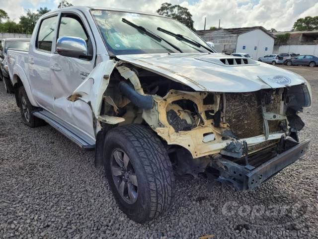 2015 TOYOTA HILUX CD 