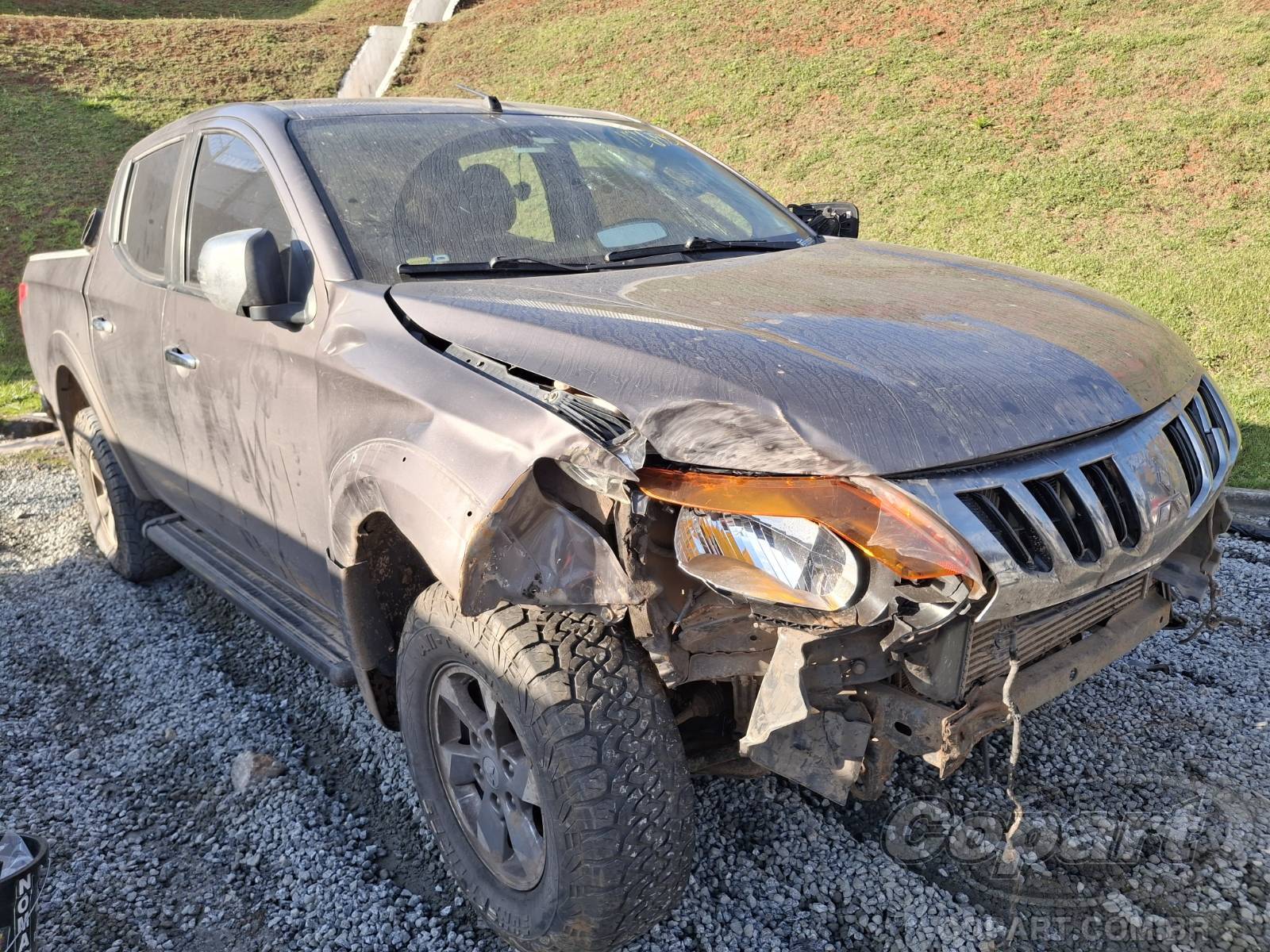 Veículo Mitsubishi L200 Mitsubishi L200 Triton Sport 2018 Colisão 2018 em leilão