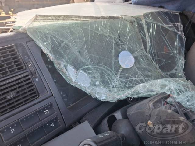 2011 VOLKSWAGEN CONSTELLATION 