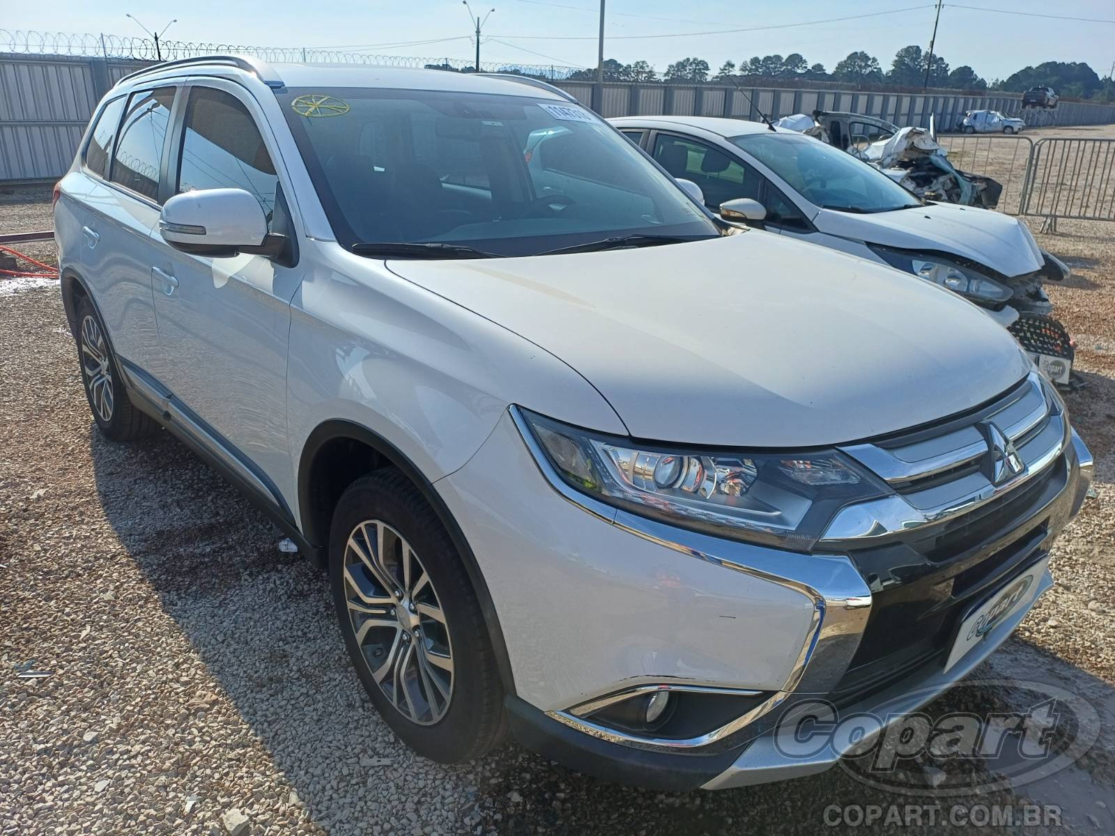 Mitsubishi Outlander 2018 em leilão — PR