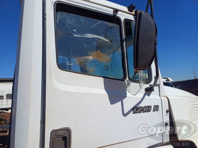 2000 MERCEDES BENZ 1218 