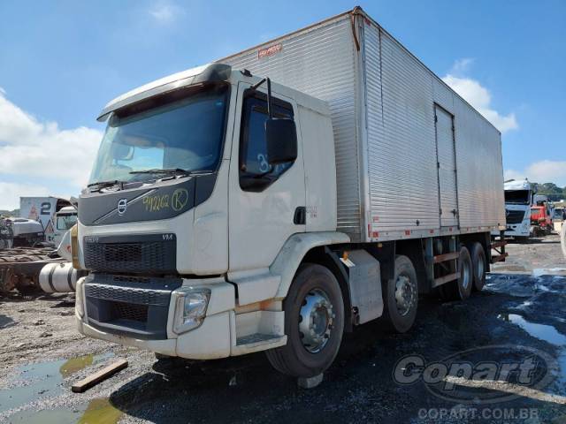 2022 VOLVO VM 
