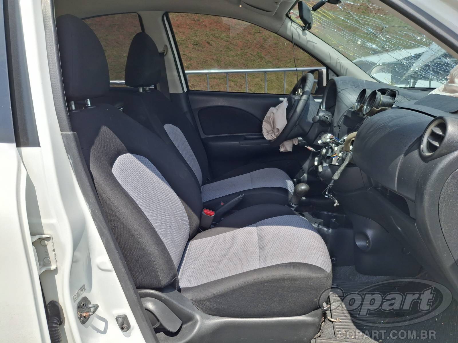 Foto 5: 2014 NISSAN MARCH
