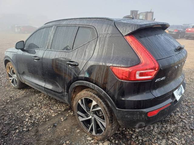2021 VOLVO XC40 
