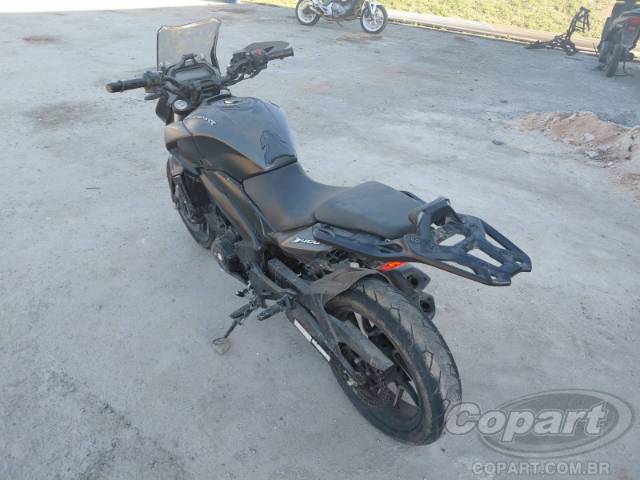 2025 BAJAJ DOMINAR 